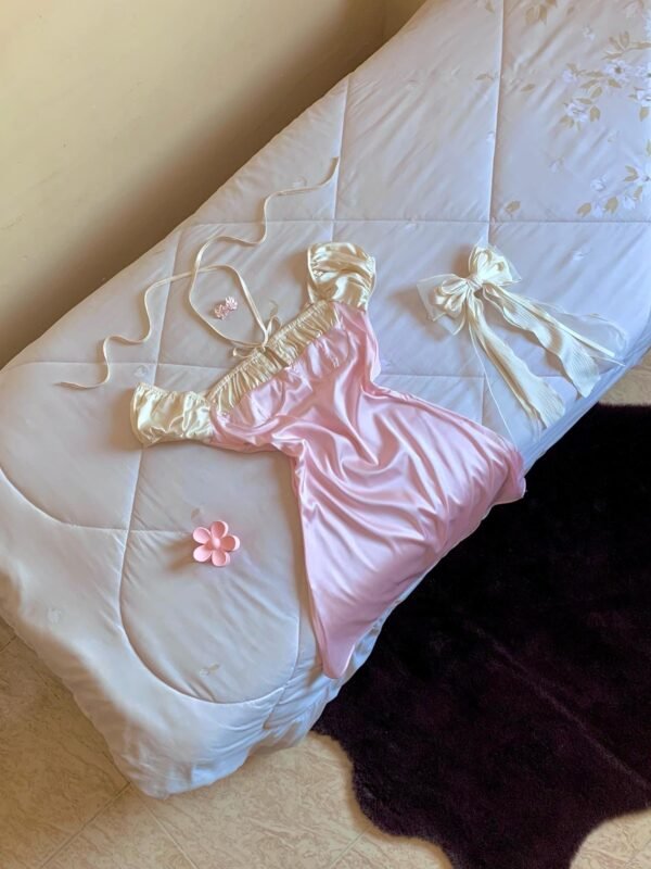 Robe satin mini rose/beige sur taille avec fermeture