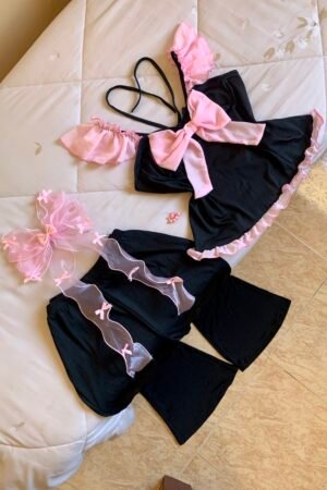 Pyjama noir avec papillon rose